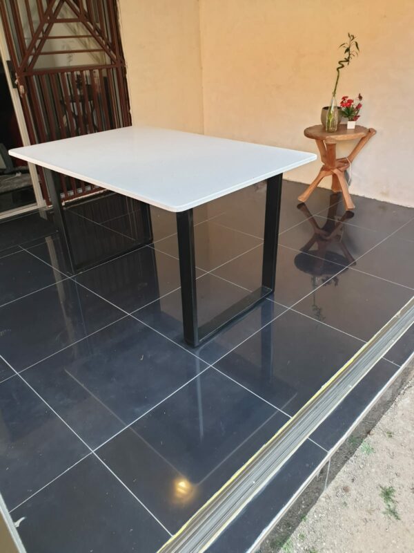 eezi quartz table white