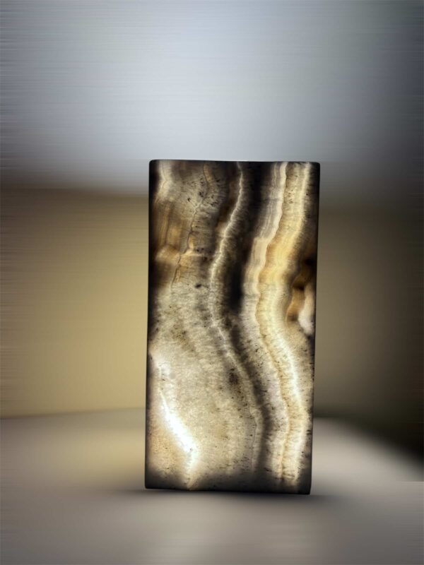 onyx vein cut light lamp
